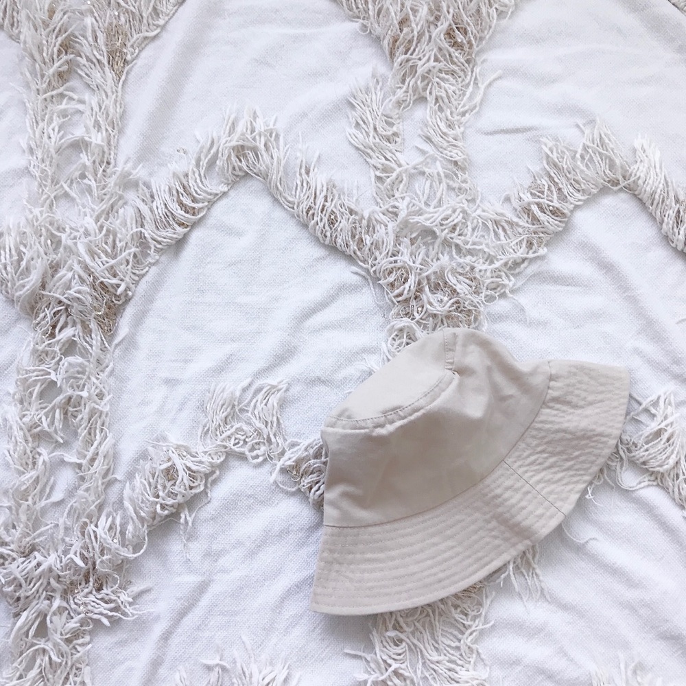 ✨SOLD✨ Wide Rimmed Bucket Hat 💕💕